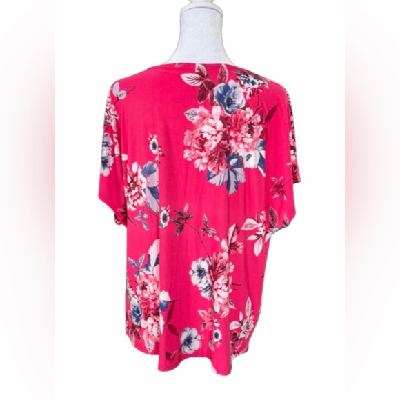 Emerald Floral Twist Front Top - Picture 2 of 5